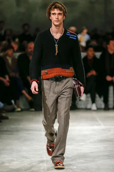 Look 49